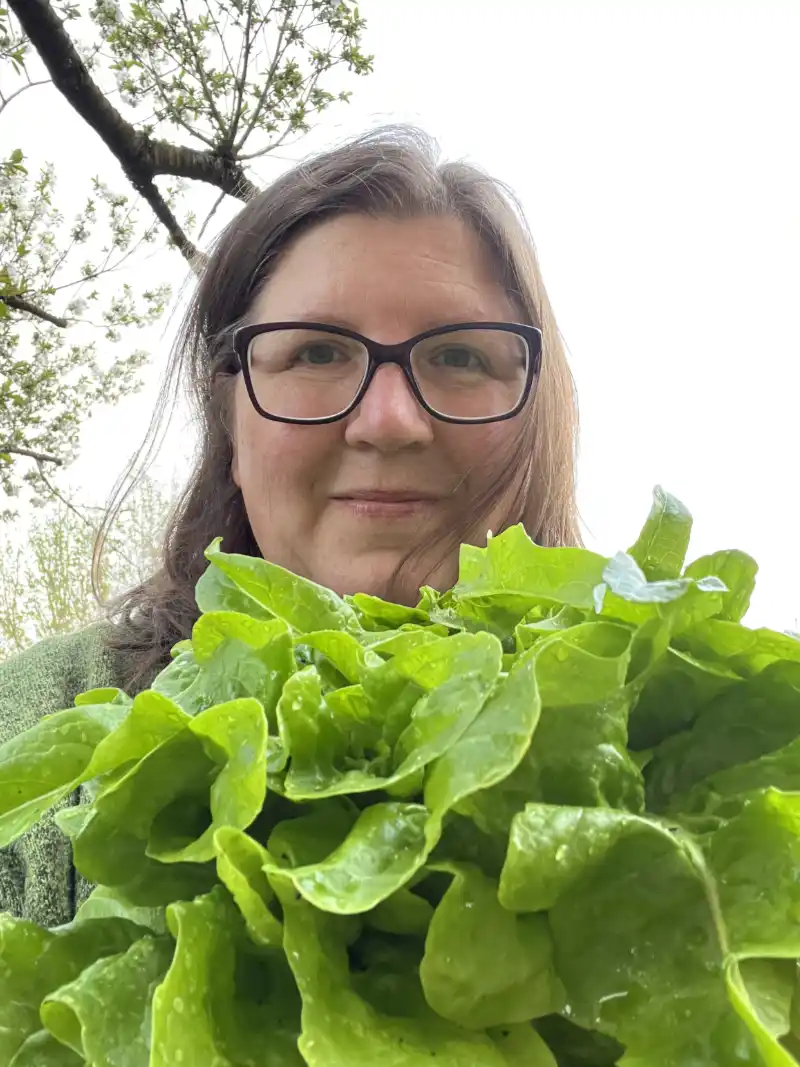 Foto von dir im Beet oder ein bepflanztes Quadratbeet