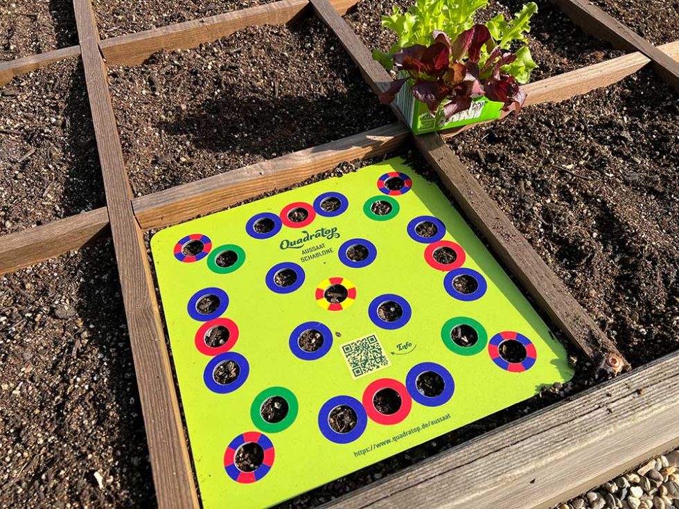 AussaatSchablone für Gärtnern im Quadrat Gartentanja